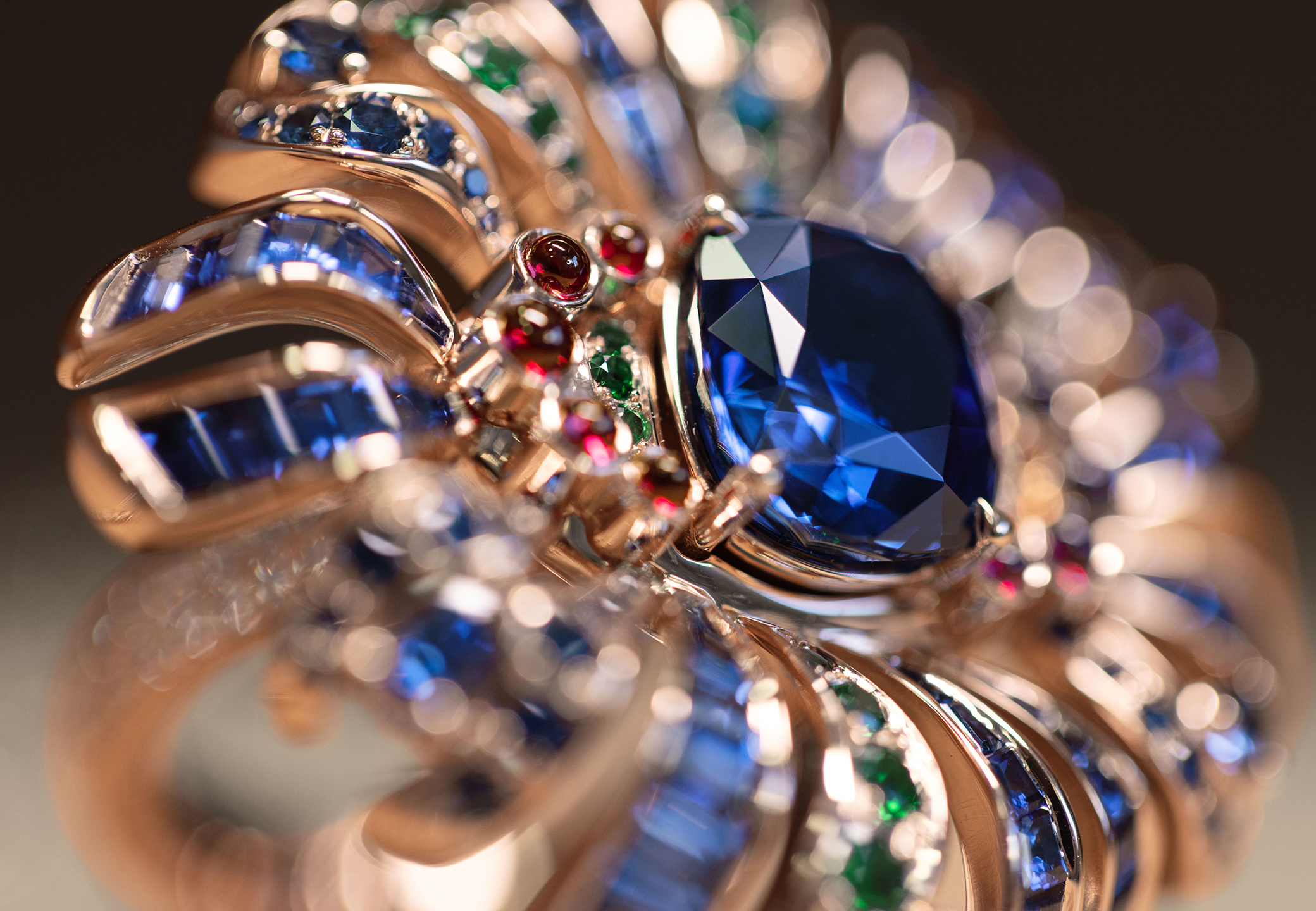 Gübelin Jewellery presenta Coral Blossom, un gioiello che si fa in tre